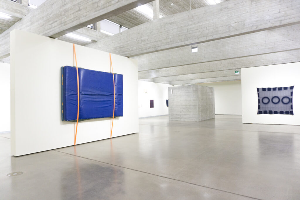 Sandwich | 2013/2020 | 2 mats, mobile wall, 2 belts | Installation view Crisis? What Crisis?, Port25 Mannheim 2020, seen together with 24 7 4 36 days | 2019 | cloth, sunlight exposure | 180 cm x 210 cm